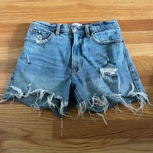 Abercrombie High Rise 4 inch mom shorts light distressed size 26/2R